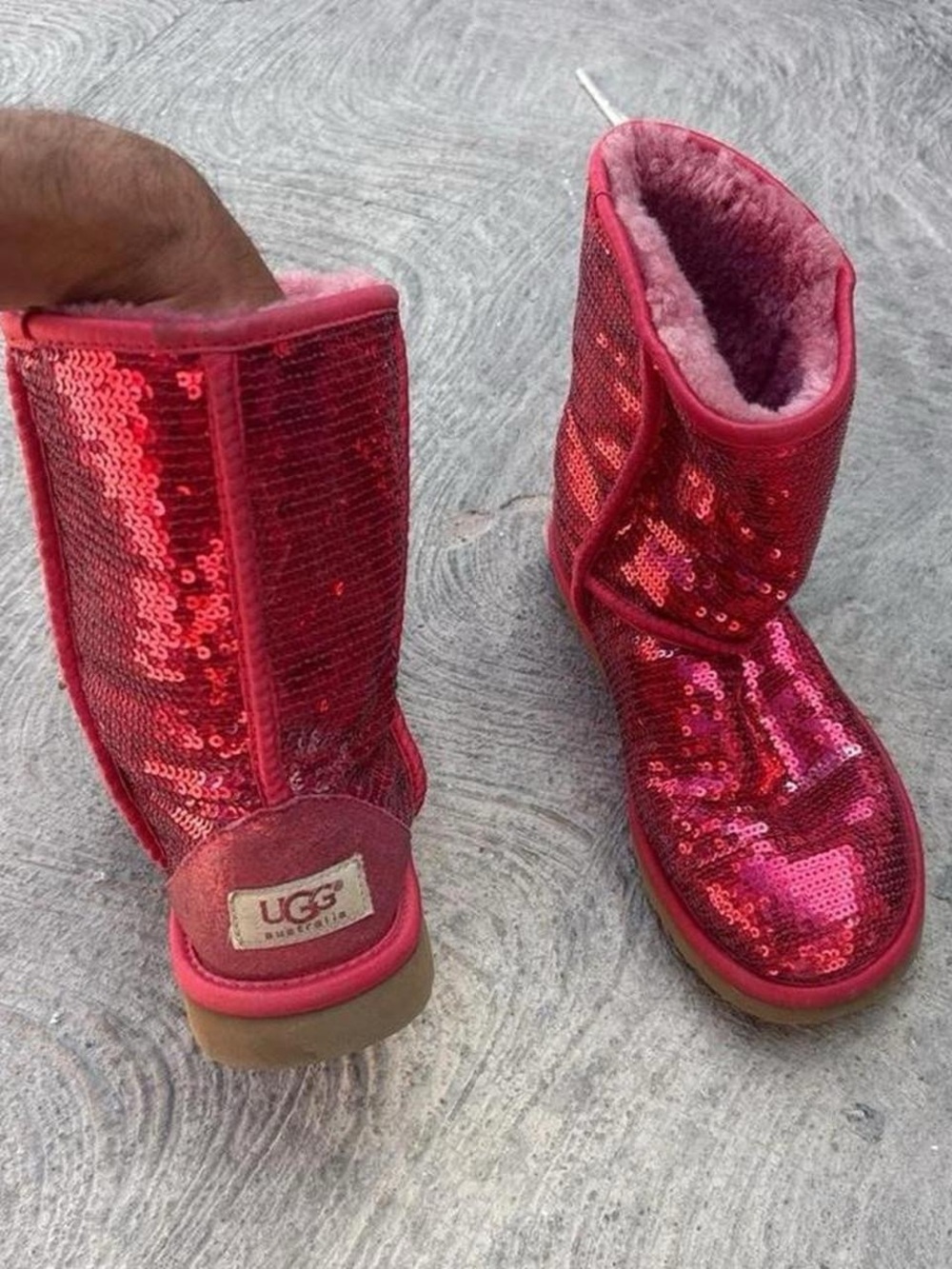 Pink sequin Uggs woman’s size 6